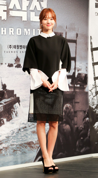 포즈 취하는 배우 진세연