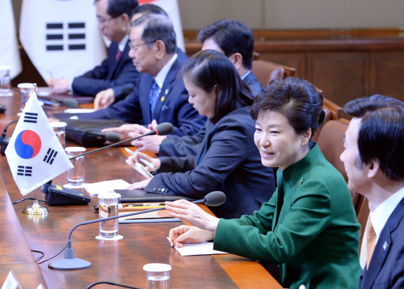 한일확대정상회담이 2일 오전 청와대에서 열린 가운데 박근혜 대통령이 인사말을 하고 있다. 안주영 기자 jya@seoul.co.kr