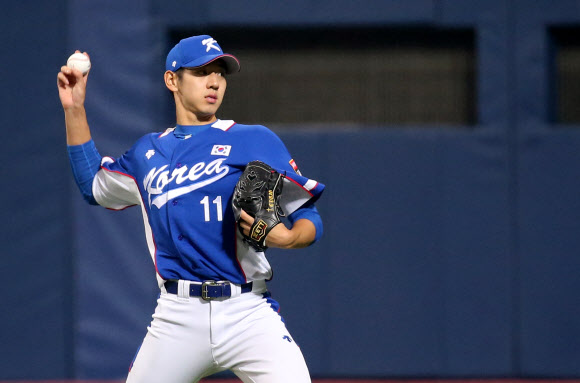 공 던지는 이대은