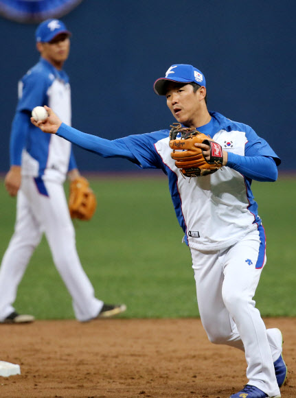 수비 연습하는 정근우