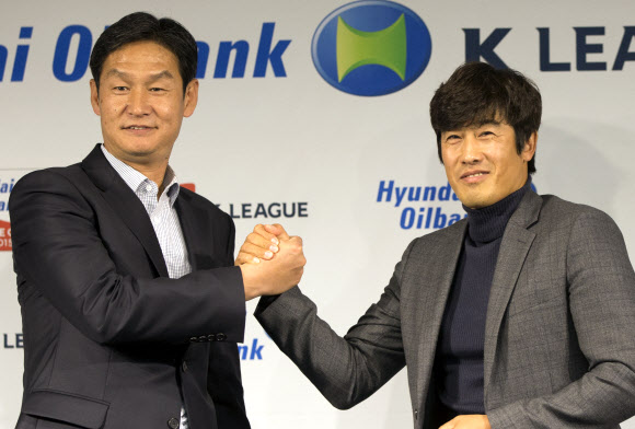 기념촬영하는 양 감독