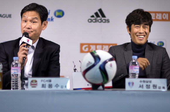 익살스런 표정 짓는 양 감독