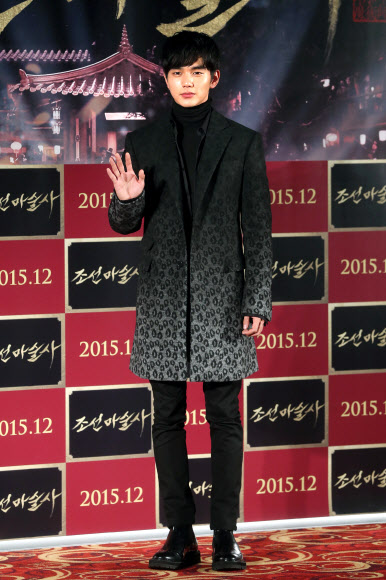 손 흔드는 유승호