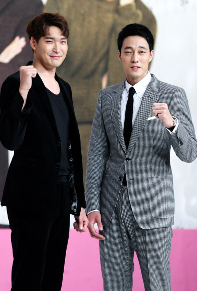 포즈 취하는 정겨운과 소지섭