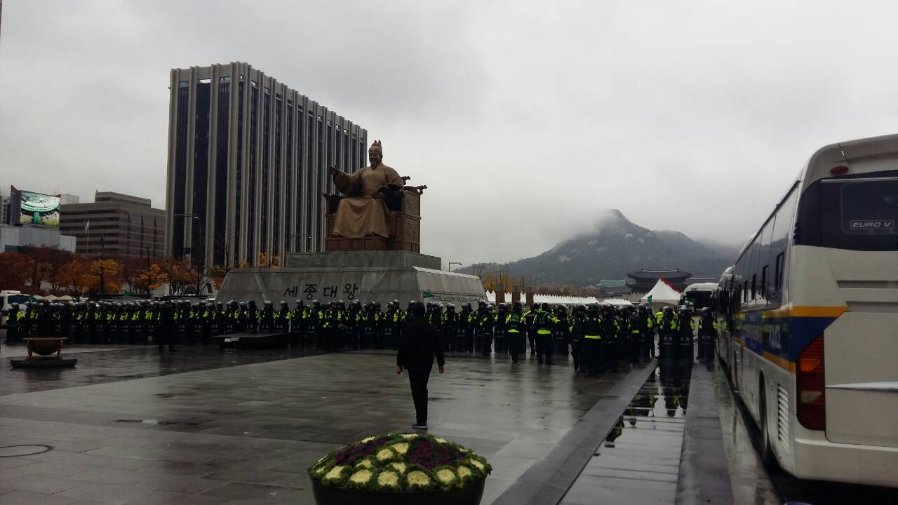 도심 대규모 집회…광화문 광장 인벽