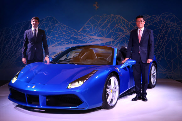’페라리 488 스파이더 신차’ 국내 출시