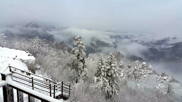눈 내린 설악산
