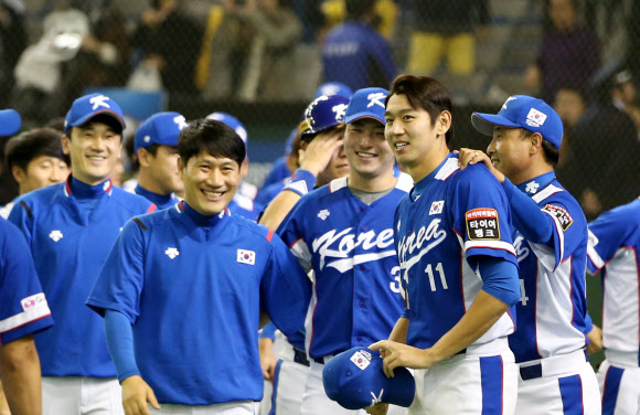 우승 확정, 기뻐하는 이대은