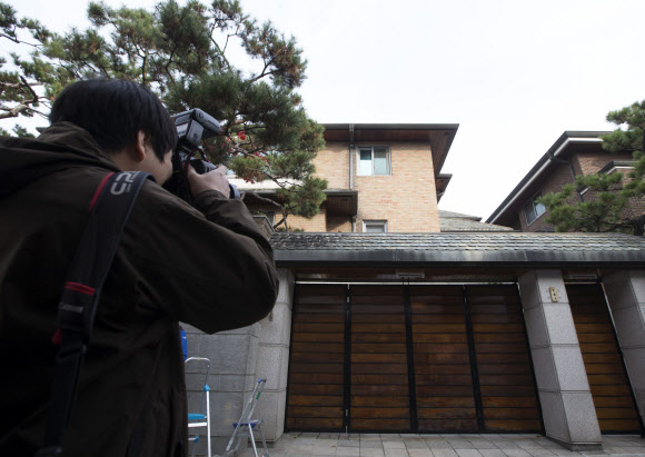 취재진 몰린 김영삼 전 대통령 자택