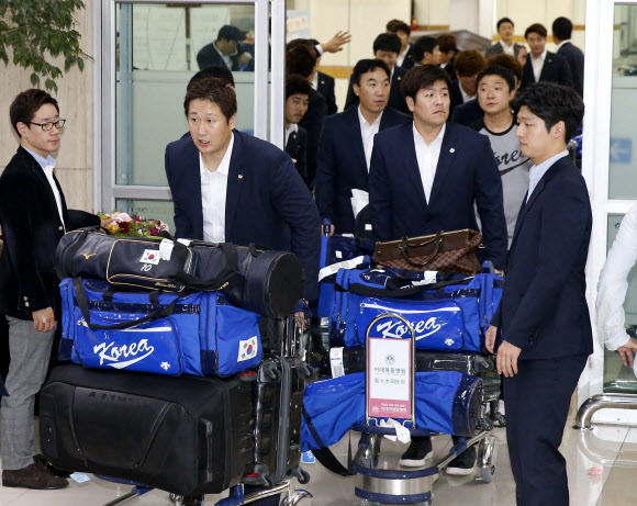 입국한 야구대표팀 이대호와 선수들