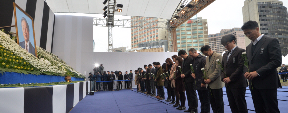 서울광장 분향소 찾은 시민들