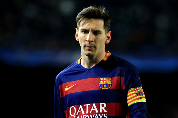 FC바르셀로나의 공격수 리오넬 메시가 부상에서 회복해 24일(현지시간) 스페인 바르셀로나의 캄프 누 스타디움에서 열린 UEFA 챔피언스리그 AS로마와의 경기에 모습을 드러냈다. ⓒ AFPBBNews=News1