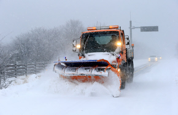 한라산 1100도로 제설 작업