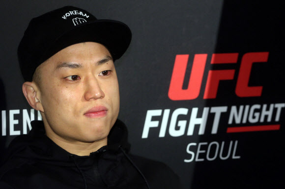 인터뷰 하는 양동기