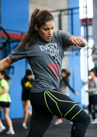 ’몸풀기하는 줄리아나 페나