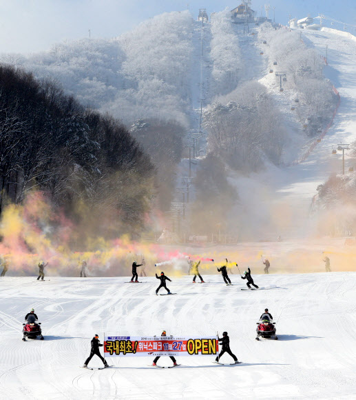 ’겨울아 반갑다’…강원 스키장 시즌 개막