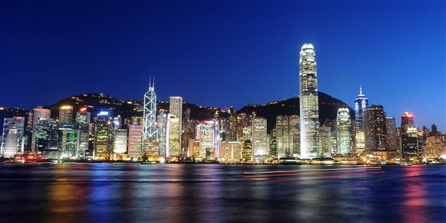 홍콩 빅토리아 항구의 야경.  스타크루즈 제공