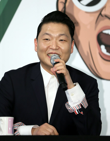인사말하는 싸이