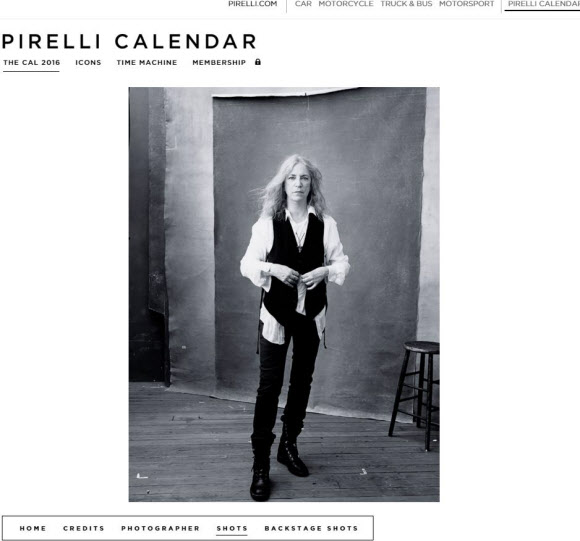 50년 넘게 여성의 누드로 열두 달을 장식해온 것으로 유명한 ‘피렐리 달력’이 내년 판에는 자신의 분야에서 성취를 이룬 여성들의 모습을 담았다. 사진은 11월을 장식한 미국 펑크 음악의 개척자 패티 스미스.  피렐리 달력 홈페이지 캡처