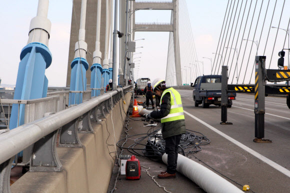 서해대교 케이블 철거