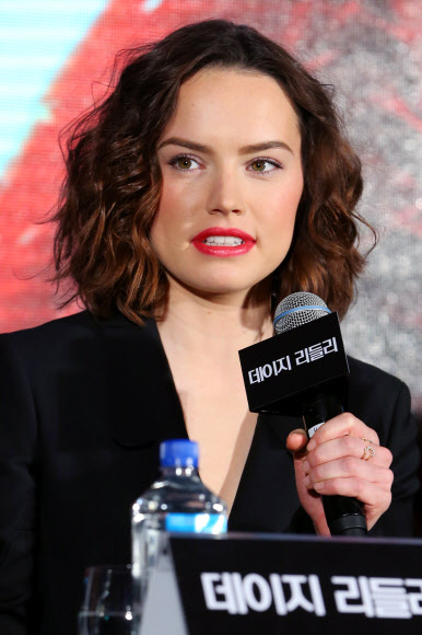 내한 소감 이야기 하는 데이지 리들리