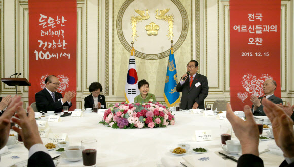 건강한 100세 시대를 위해 박수