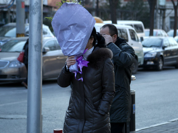김정일 4주기…썰렁함 감도는 주중 북한대사관