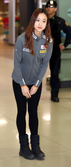 체조요정 손연재가 22일 오전 영종도 인천국제공항을 통해 러시아에서 귀국하고 있다.  연합뉴스