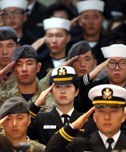 청해부대 19진 최민정 중위 귀국신고