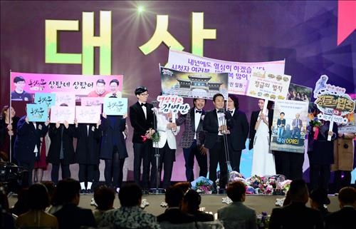 유재석(왼쪽)·김병만, 2015 SBS 연예대상 공동 수상<br>연합뉴스