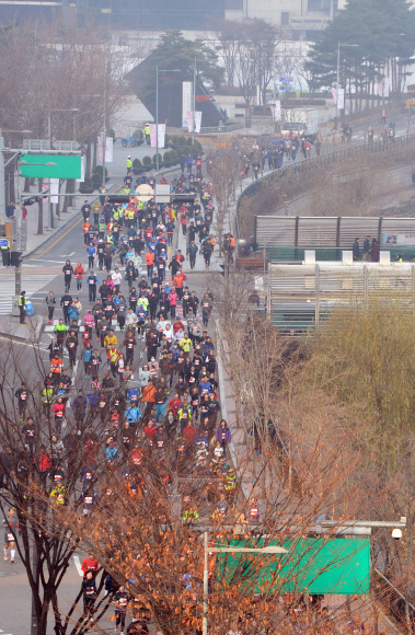 서울신문사 주최 해피뉴런대회가 청계천일대에서 개최되었다. 김명국 전문기자 daunso@seoul.co.kr