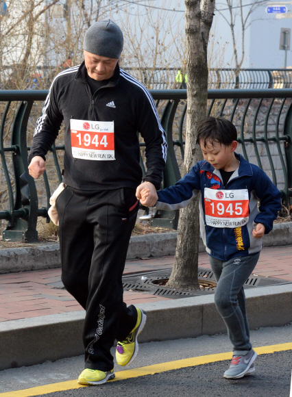 서울신문사 주최 해피뉴런대회가 청계천일대에서 개최되었다. 김명국 전문기자 daunso@seoul.co.kr