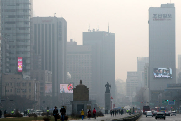 안개·미세먼지 농도 짙은 휴일