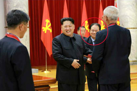 김정은 옆에 선 ’수소탄 실험’ 주도 홍영칠