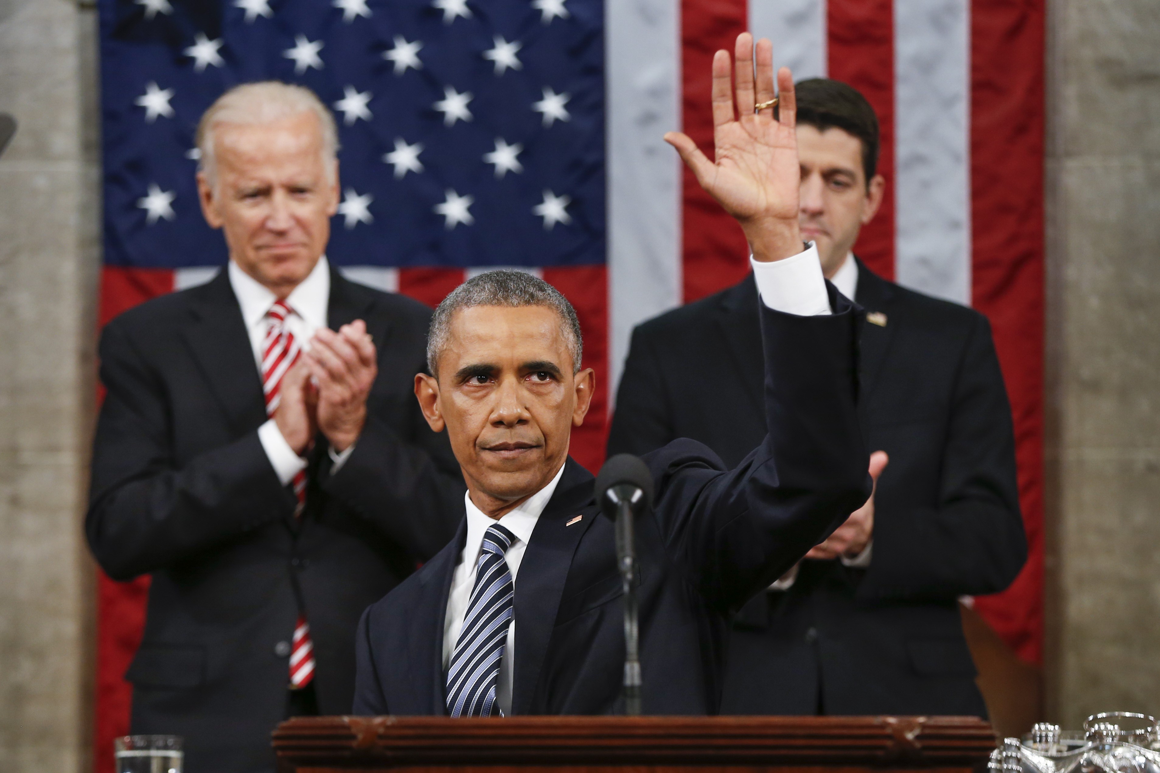 12일(현지시간) 버락 오바마 미국 대통령이 워싱턴DC 의회 상하원 합동회의장에서 임기 마지막이자 8번째 신년 국정연설에 나서 손을 흔들며 인사하고 있다. 2016. 1.12. ⓒ AFPBBNews=News1