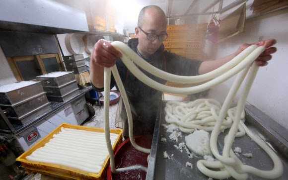 설 앞둔 떡집 풍경