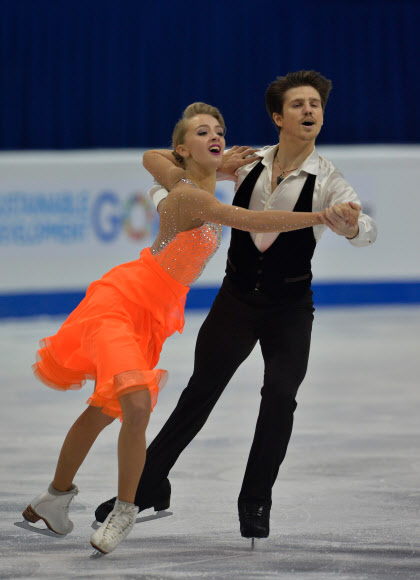 Alexandra Stepanova (L) with Ivan Bukin of Russia