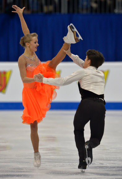 Alexandra Stepanova (L) with Ivan Bukin of Russia