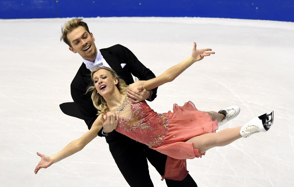Penny Coomes and Nicholas Buckland of Great Britain