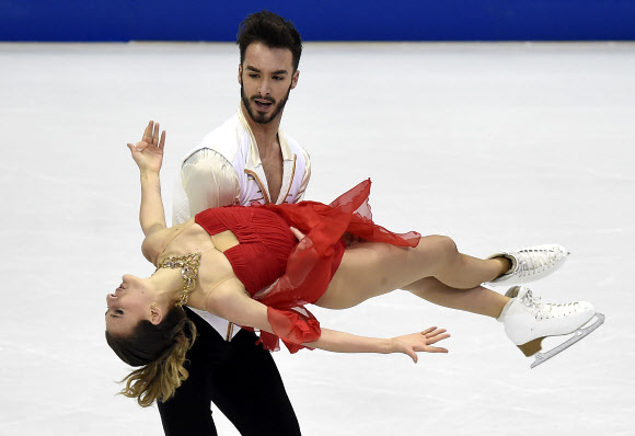 Gabriella Papadakis and Guillaume Cizeron of France