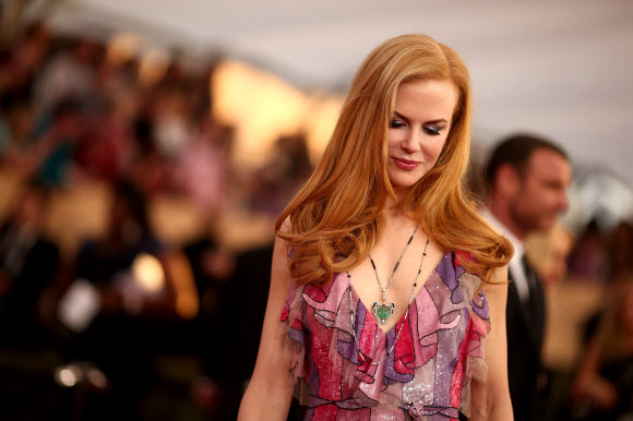 배우 니콜 키드먼이 30일(현지시간) 미국 로스앤젤레스에서 열린 22회 미국배우조합(SAG) 시상식에 참석해 포즈를 취하고 있다. ⓒ AFPBBNews=News1