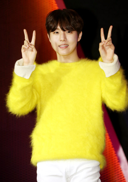 포즈 취하는 유승우
