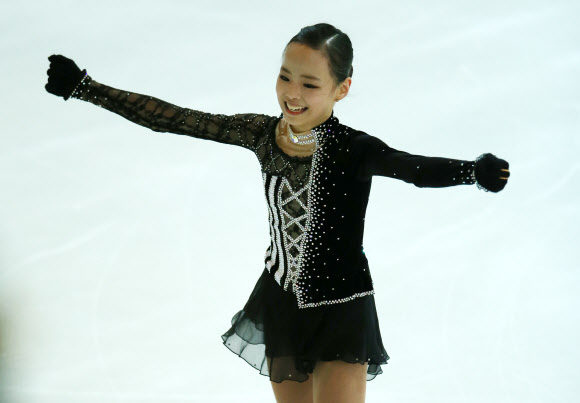 4일 오후 성남 탄천종합운동장 빙상장에서 열린 제97회 전국동계체육대회 피겨스케이팅 여자초등부 프리스케이팅에서 임은수가 연기를 마친 후 주먹을 불끈 쥐고 있다.  연합뉴스