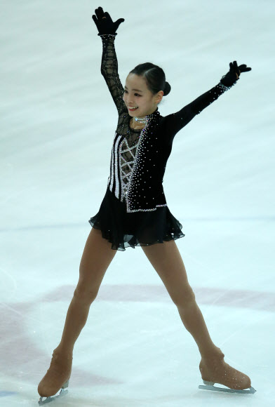 4일 오후 성남 탄천종합운동장 빙상장에서 열린 제97회 전국동계체육대회 피겨스케이팅 여자초등부 프리스케이팅에서 임은수가 연기를 마친 후 인사를 하고 있다.  연합뉴스