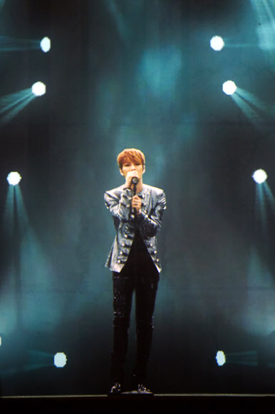 군대 간 김재중, 일본서 홀로그램 콘서트로 새 앨범 선보여