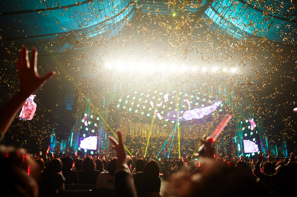 군대 간 김재중, 일본서 홀로그램 콘서트로 새 앨범 선보여