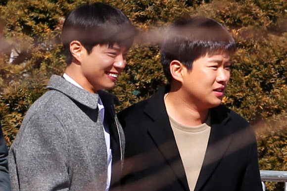 밝은 미소의 박보검-안재홍