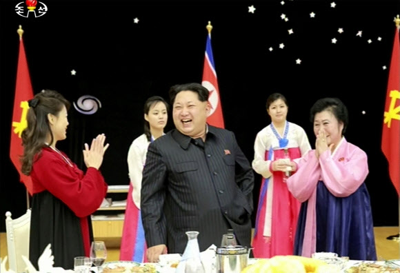 北 김정은 ”주체조선의 실용위성 더 많이 쏘아올려야”