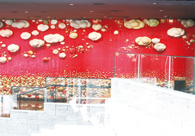 공공예술을 지향하는 중국 예술가 주러겅朱樂耕 작가의 도자벽화