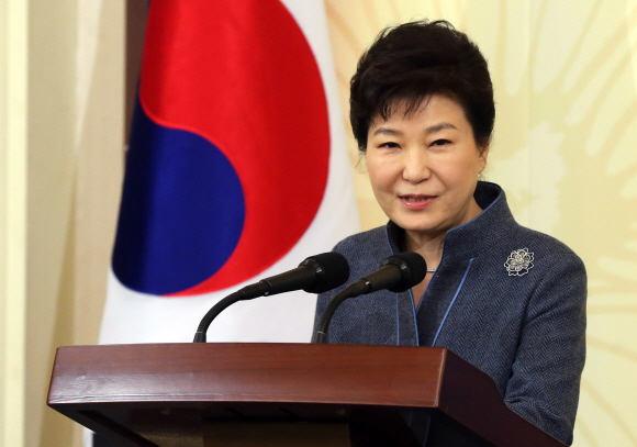 대한민국 공무원상 시상식에서 인사말하는 박근혜 대통령